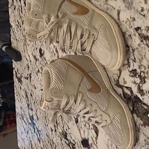 NIKE WEDGE GYM SHOES